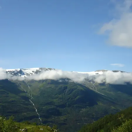 Сasa de vacaciones Scenic Mountain View House On The Panoramic Road Stryn
